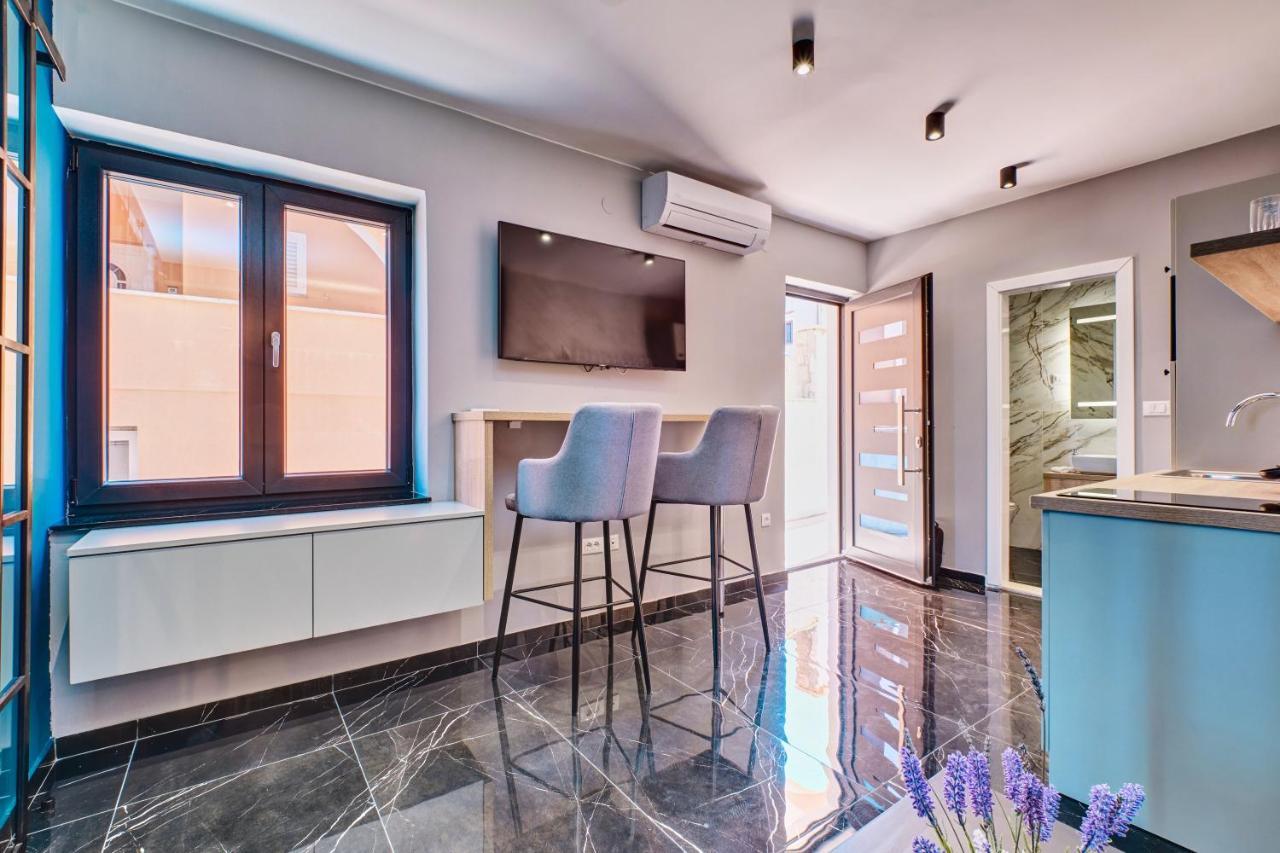 Luxury Apartments มาลีโลชินจ์ ภายนอก รูปภาพ