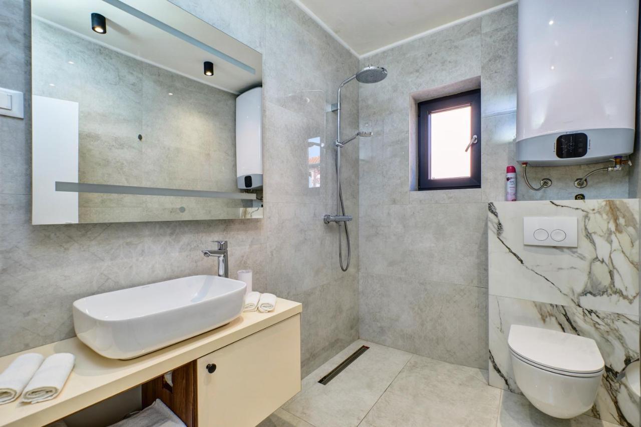 Luxury Apartments มาลีโลชินจ์ ภายนอก รูปภาพ