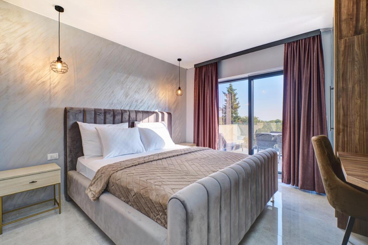 Luxury Apartments มาลีโลชินจ์ ภายนอก รูปภาพ